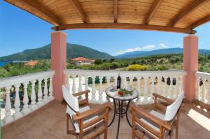 Villa with Garden View