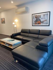 Modern Quiet 1 & 2 Bed Apt Opposite Albert Park