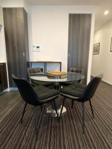 Modern Quiet 1 & 2 Bed Apt Opposite Albert Park