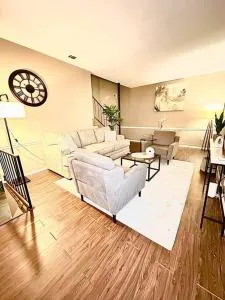 Short Walk to JSU Stadium, Hospitals, and Bars in Fondren - Luckney