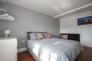 Large Modern Spacious House 6 Bedrooms 5 Bathrooms