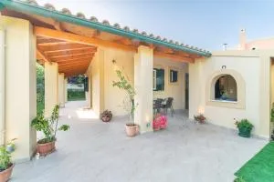 Corfu House in River - Mantoúkion