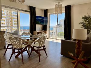 McRamé Design Apt Sea View, Beachfront, Swimming Pool, 2BDR, 2BAR, 6 pax, Praia da Rocha