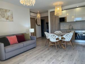 McRamé Design Apt Sea View, Beachfront, Swimming Pool, 2BDR, 2BAR, 6 pax, Praia da Rocha