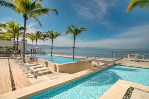 Harbor 3008 Amazing beach front condo by Moikkarentals