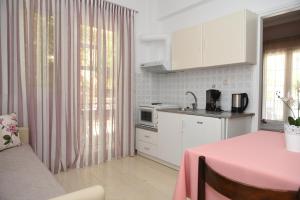 One-Bedroom Apartment (3 Adults)