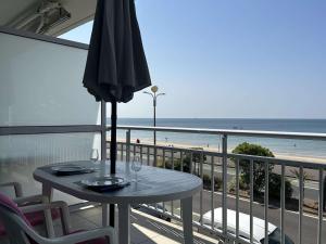 Appartements Appartement 1 piece face mer avec terrasse a La Baule – 2 couchages - FR-1-245-188 : photos des chambres