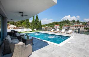 Stunning Home In Blace 