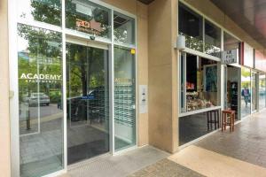 City apartment, pool & carpark