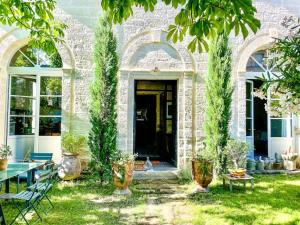 Villas Bien d'exception, clim, jardin, bassin, coeur Uzes : Villa 3 Chambres