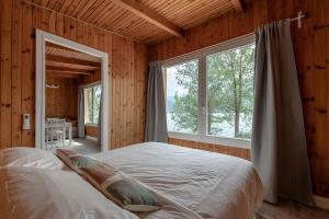 Chalet Alessandrini - Private Lakeside Beach