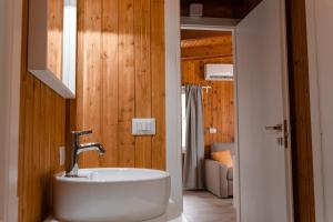 Chalet Alessandrini - Private Lakeside Beach