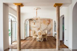 Villa Piano with Stunning View, heated outdoor pool & gaming room