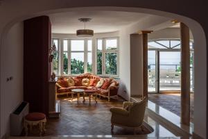 Villa Piano with Stunning View, heated outdoor pool & gaming room