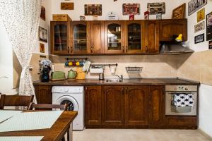 Aristocratic 2bdrm Central Apartment