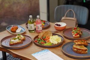 Hotel Krishna Deluxe-By RCG Hotels Near New Delhi Train Station