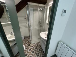 Appart'hotels Residence Bains Callou situee face aux thermes : photos des chambres