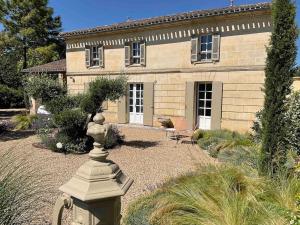 Appartements Studio with AC, pool & garden, 2km St Emilion : photos des chambres