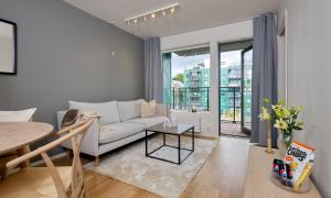 Stylish 2-BR Retreat in Heart of Vibrant Bergen