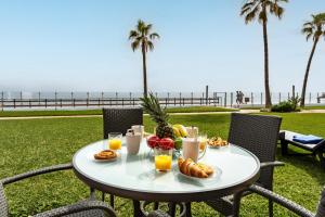 Dona Lola Sandra - Cozy beach front house with open sea views located in Calahonda only few minutes away from Marbella - Costa del sol CS111