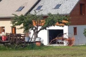 Vue sur embrun lac de serre-ponçon