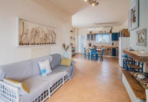 Seashell" maisonette by the sea -private patio-