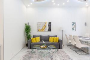 Luxurious Central Apartment next to the Danube River