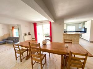 Maisons de vacances 06AR - Spacious villa with garden and private pool : photos des chambres