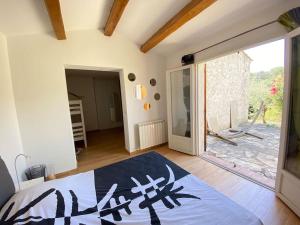 Maisons de vacances 06AR - Spacious villa with garden and private pool : photos des chambres