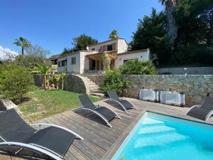 Maisons de vacances 06AR - Spacious villa with garden and private pool : photos des chambres