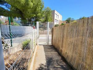 Appartements Appartement T3 avec garage privatif, terrasse, a 400m des plages et proches commerces - FR-1-316-229 : photos des chambres