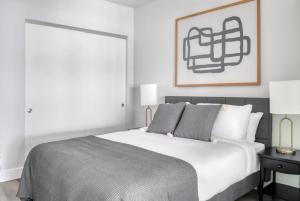 S Lake 1BR w Gym WD nr Denny Park SEA-372