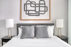 S Lake 1BR w Gym WD nr Denny Park SEA-372