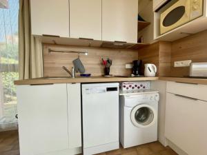 Studio Cabine à Cavalaire-sur-Mer, 4 Couchages, Parking - FR-1-226B-167