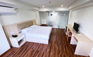 Lucky Elephant Hotel