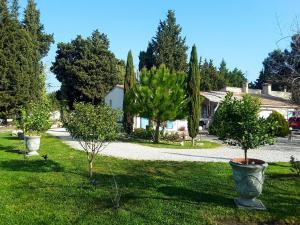 Maisons de vacances Maison d'une chambre avec jardin clos et wifi a Chateaurenard : photos des chambres