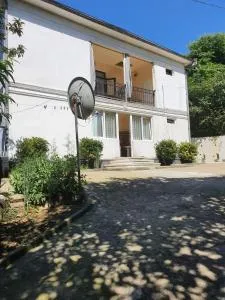 Гостевой дом у Эмзара - Sharabidzeebi