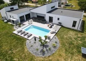 Villa de Groupe avec Piscine, Jacuzzi et Vue Nature - Langon