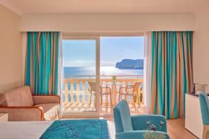 Superior Twin Room with Sea View (2 Adults + 1 Child) room in Universal Hotel Lido Park