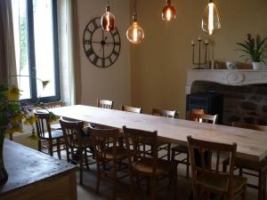 Maisons de vacances Le Presbytere - Touillon, jacuzzi, 4 chambres pour 10 : photos des chambres
