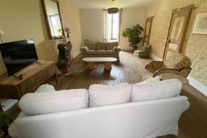 Maisons de vacances Le Presbytere - Touillon, jacuzzi, 4 chambres pour 10 : photos des chambres