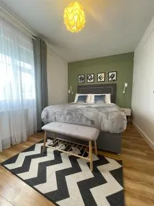 Leaba On The Lake - Silvermines