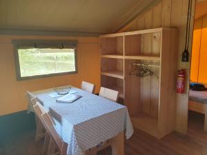 Tentes de luxe Luxury Safari Tents at Moulin Du Pommier Glamping & Camping : photos des chambres