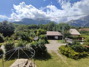 B&B / Chambres d'hotes La Ferme d'Emile : Chambre Triple – Vue sur Montagne