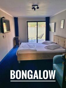 Bungalow - Water Front  room in CHALET Orsova