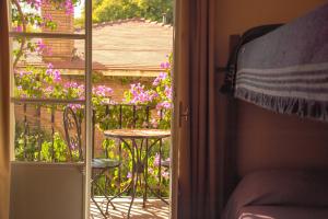 Alamo Hostel & Suites