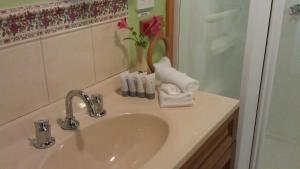 Angels Aisle Cottages & Cafe