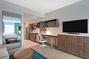 Queen Studio with Two Queen Beds - Mobility Access/Non-Smoking room in Home2 Suites By Hilton Bettendorf Quad Cities
