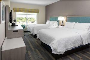 Queen Room with Two Queen Beds - Mobility and Hearing Access/Non-Smoking room in Hampton Inn Dunedin Fl