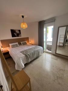 penthouse with great sea view and natural reserve - magnificent swimming pool - calm and bright